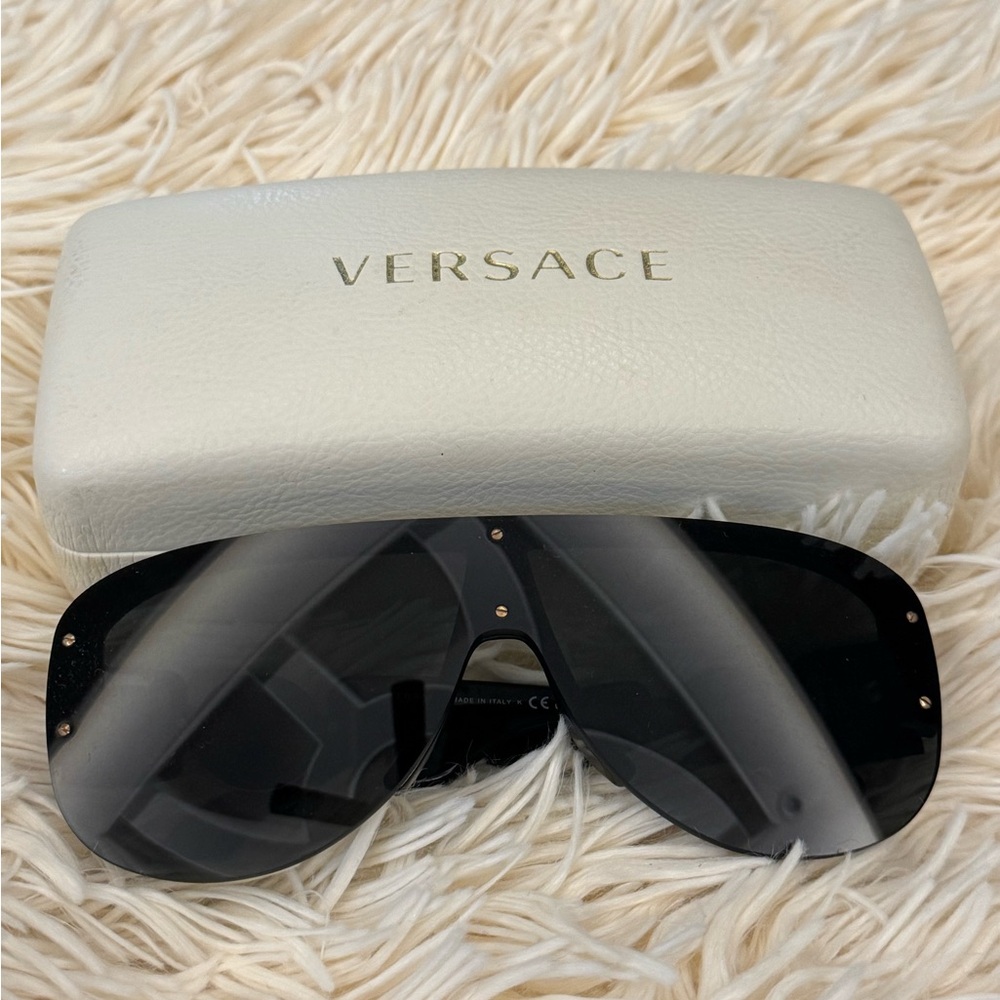 Versace Black Sunglasses - Picture 6 of 7